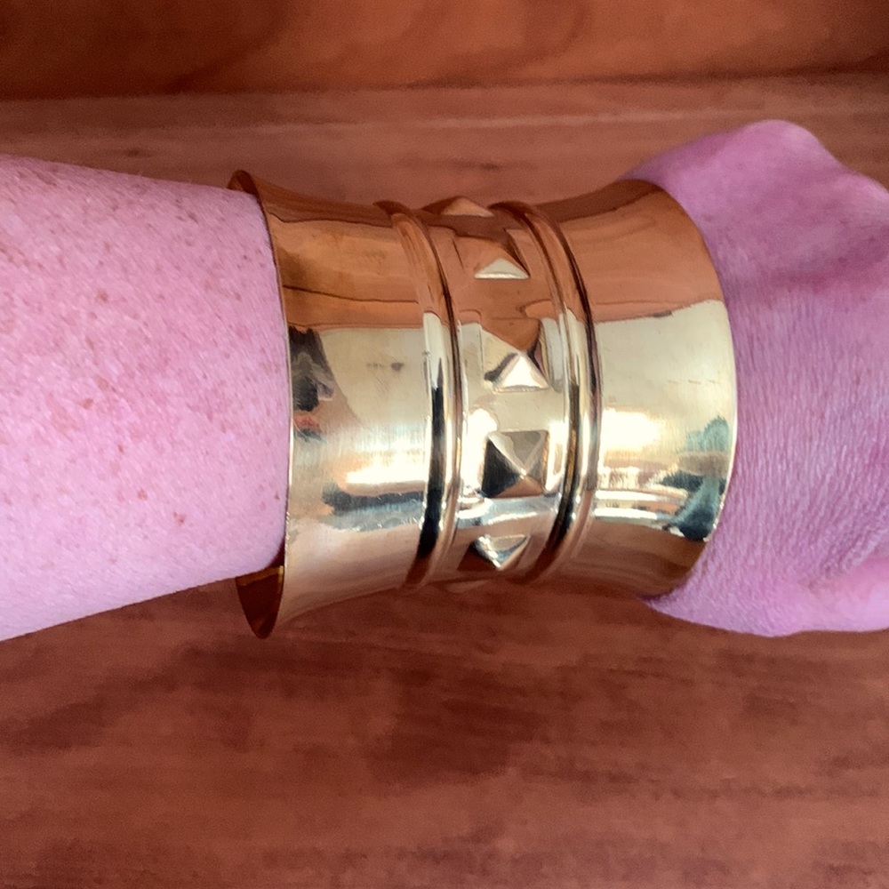 Metal cuff bracelets-costume jewelry lot of 21 pieces